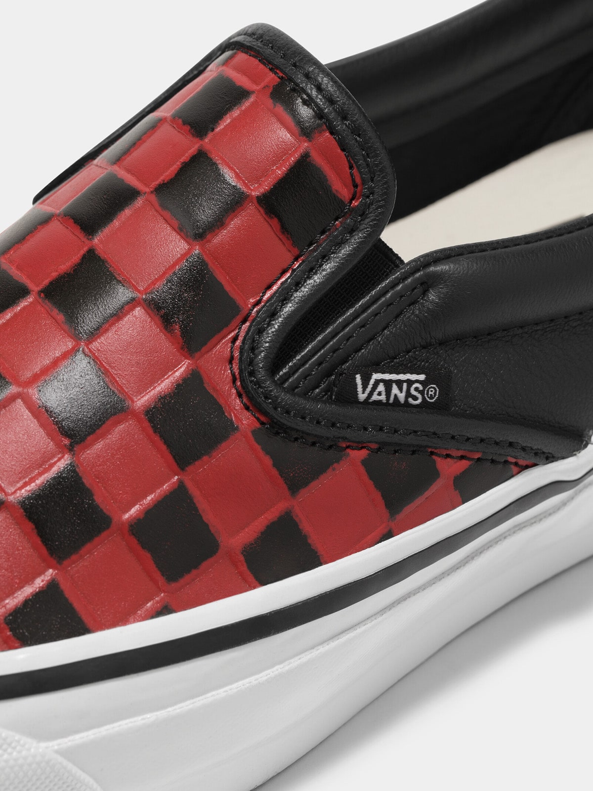 VANS OTW クラシック スリッポン 98 ビブラム スニーカー レッド OTW クラシック スリッポン 98 VIBRAM| VANS（ヴァンズ）公式ストア