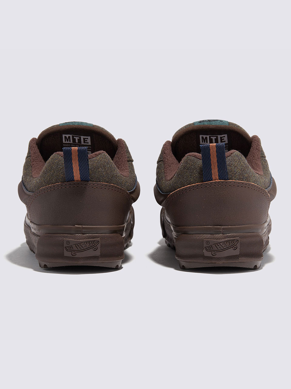 IN TRANSIT ニュースクール| VANS（ヴァンズ）公式ストア