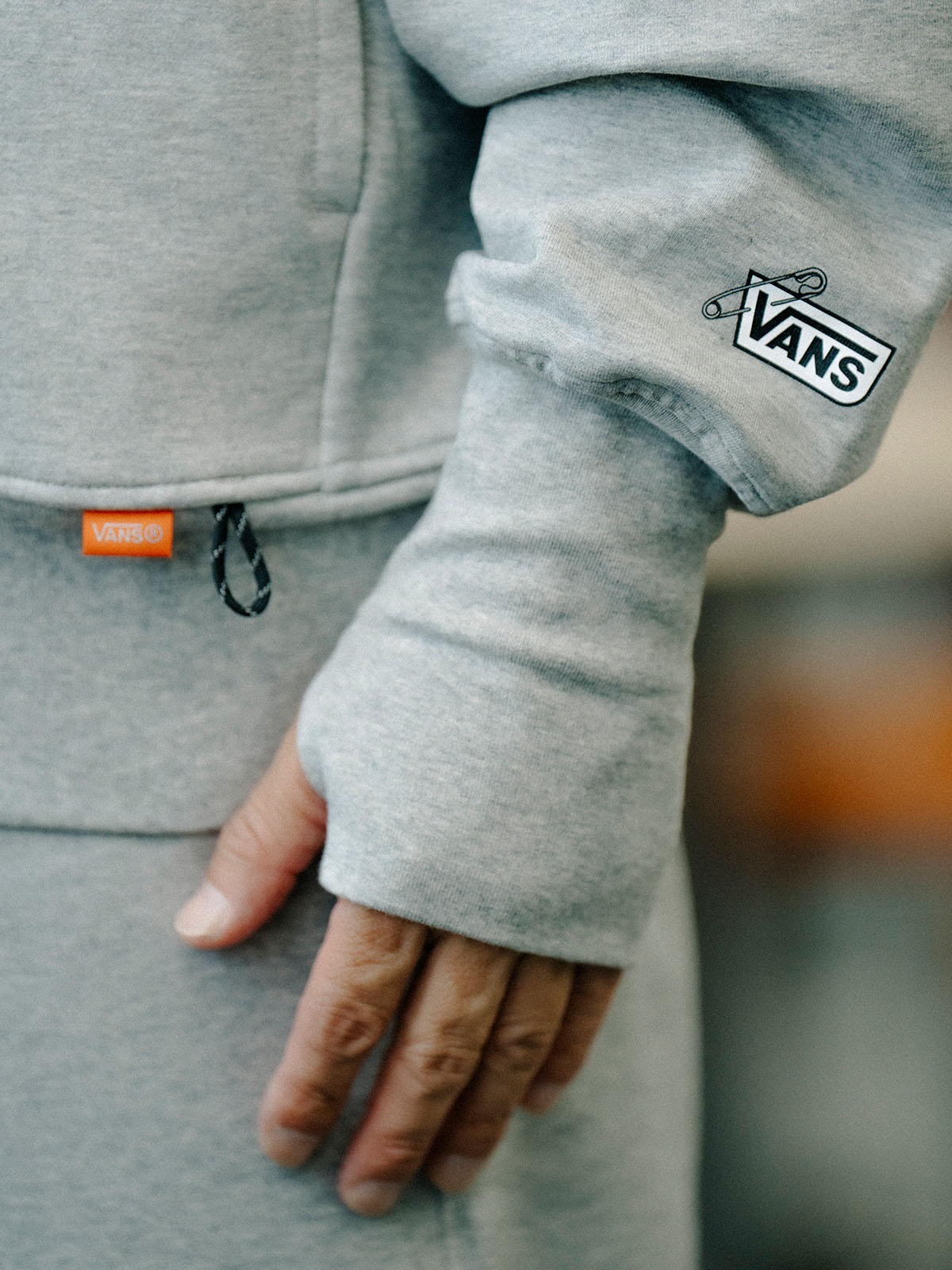 【古着】VANS × LQQK STUDIO ハーフジップ スウェット 古着】VANS × LQQK STUDIO ロゴプリント ハーフジップ