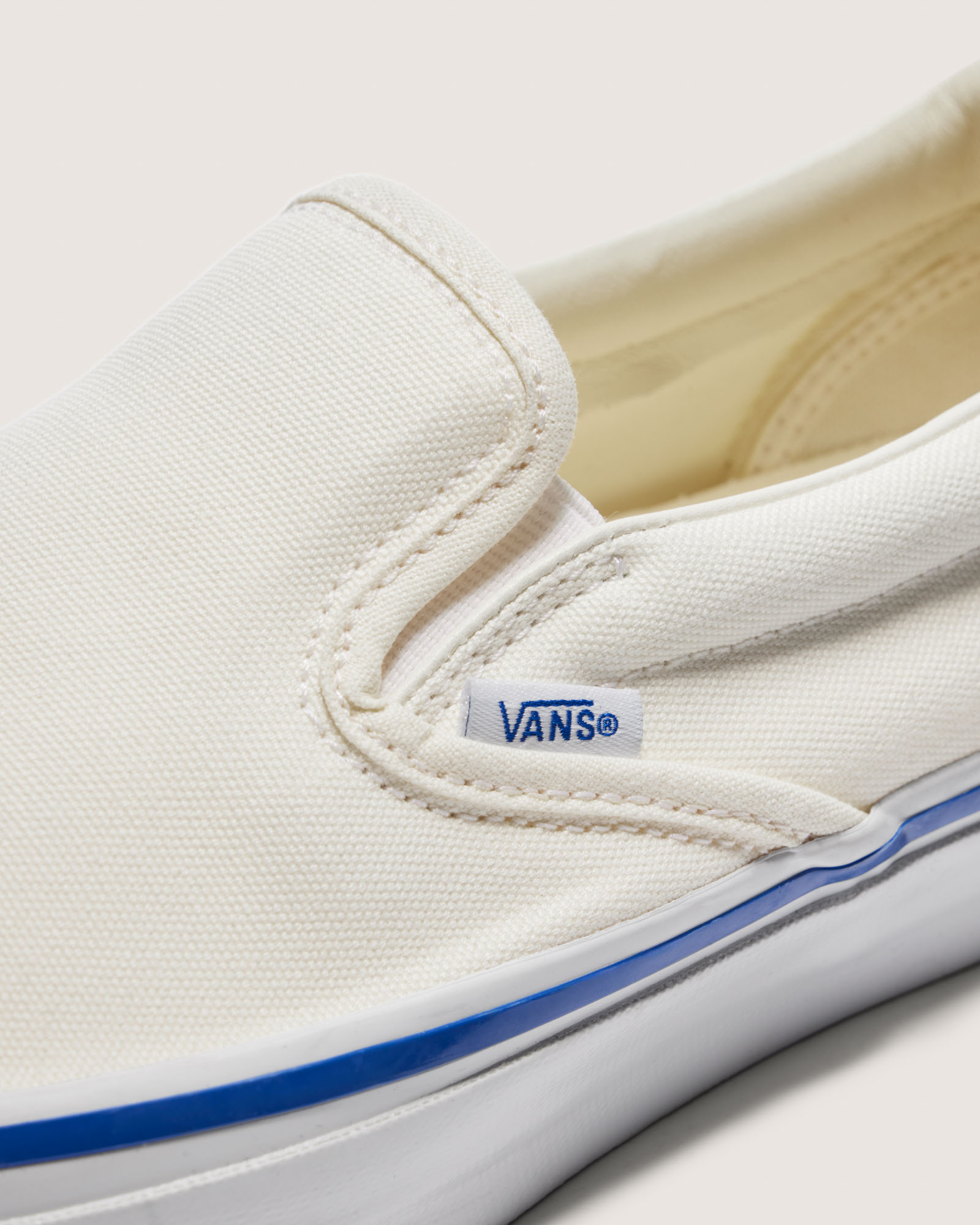 【砂坊主】シューホーン&VANSスリッポン 楽天市場】VN000CSE2BOの通販